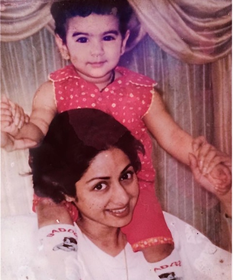 Khushi Kapoor Childhood Photo with mother Sridevi